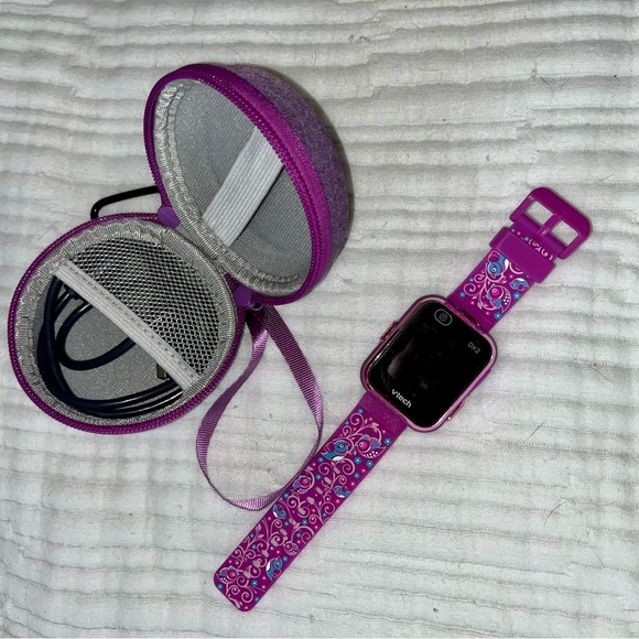 Vtech kids purple smart watch w/ case & charger - like new - Picture 1 of 3